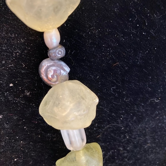 Resin Bead and silver plated beads and Himalayan pendant. 18” - Picture 6 of 11